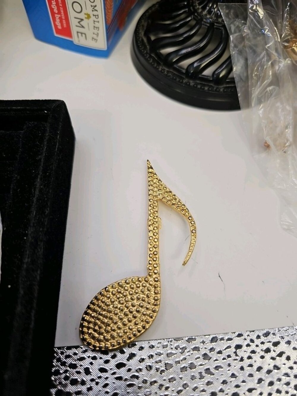 Brooch Gold-tone Musical Note